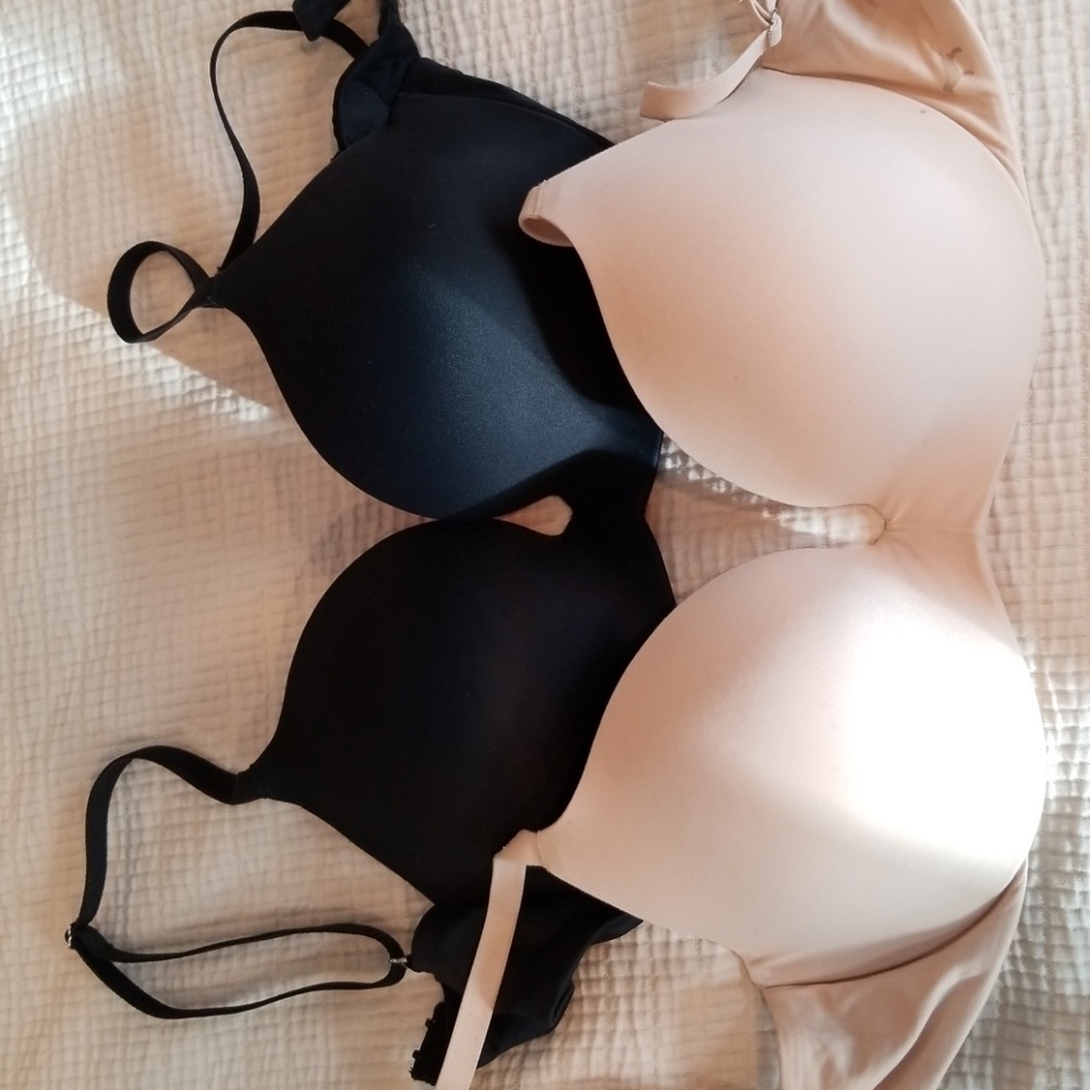2 Victoria Secrets PINK bras
